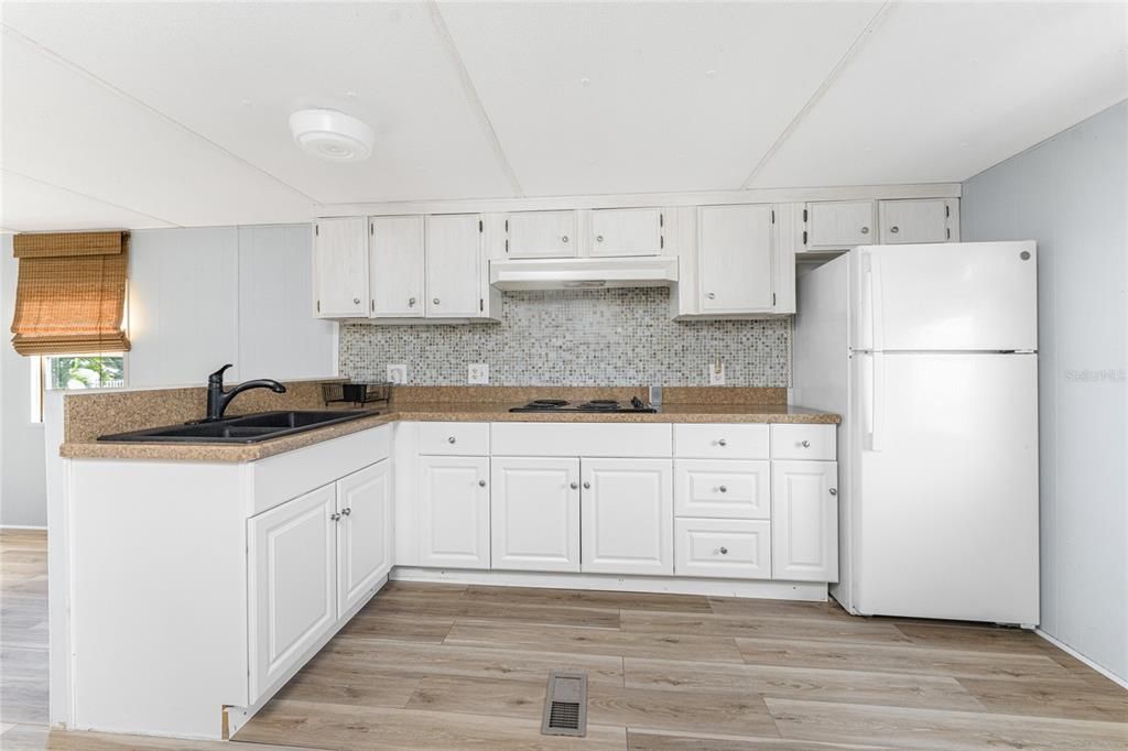 待售: $136,000 (2 贝兹, 1 浴室, 624 平方英尺)