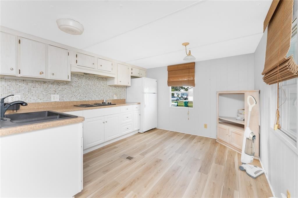 待售: $136,000 (2 贝兹, 1 浴室, 624 平方英尺)