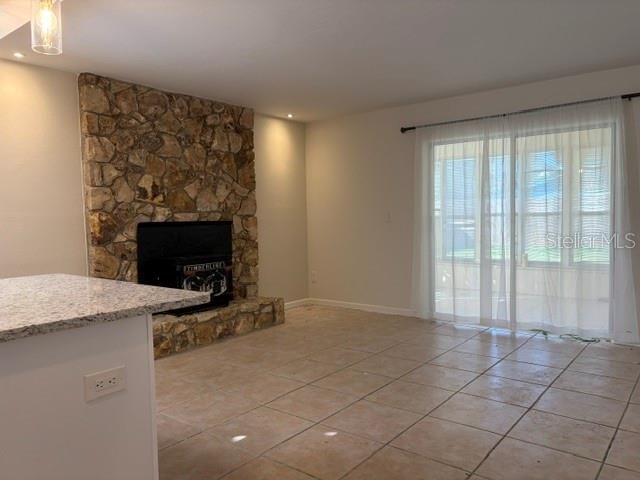 En Venta: $375,000 (4 camas, 2 baños, 1724 Pies cuadrados)