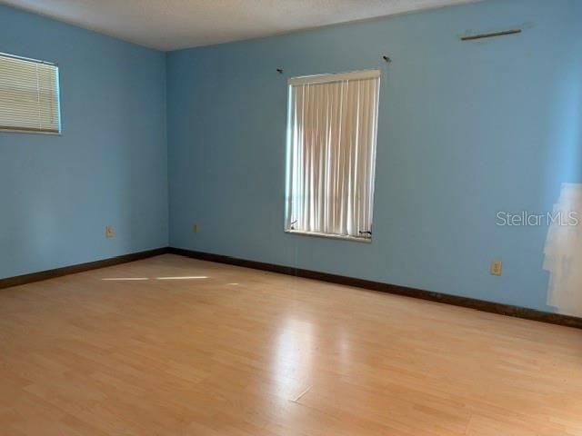 En Venta: $375,000 (4 camas, 2 baños, 1724 Pies cuadrados)