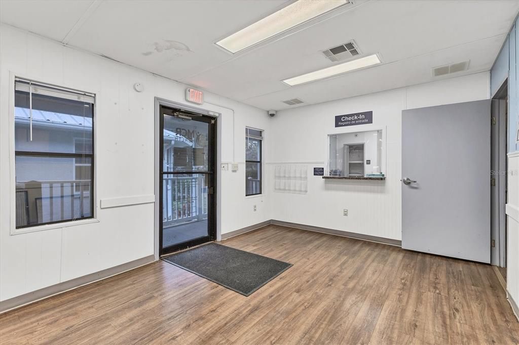 待售: $900,000 (0 贝兹, 0 浴室, 3338 平方英尺)