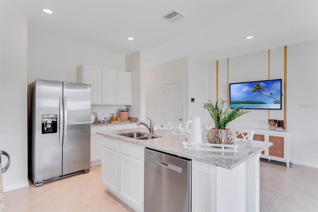 For Rent: $2,100 (3 beds, 3 baths, 1758 Square Feet)