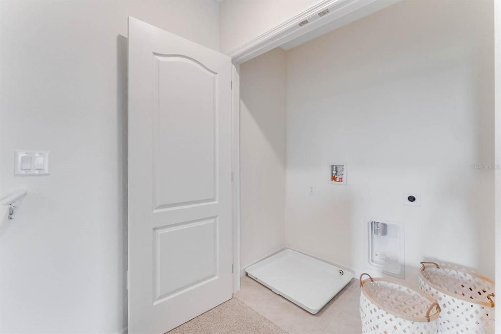 For Rent: $2,100 (3 beds, 3 baths, 1758 Square Feet)