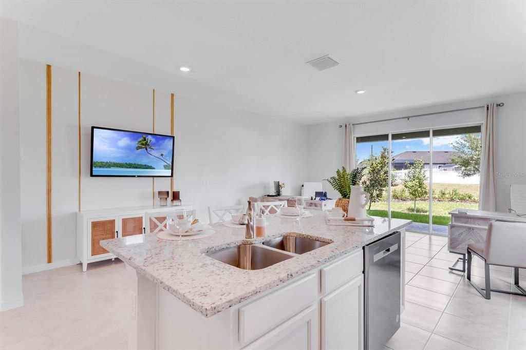 For Rent: $2,100 (3 beds, 3 baths, 1758 Square Feet)