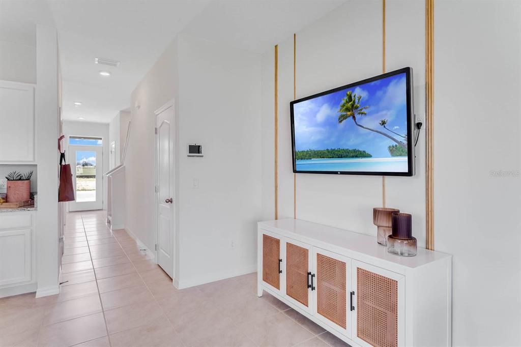 For Rent: $2,100 (3 beds, 3 baths, 1758 Square Feet)