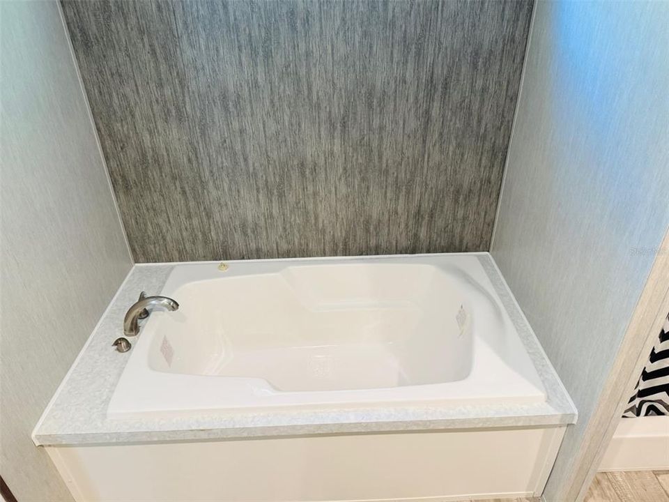 На продажу: $249,900 (4 спален, 2 ванн, 1525 Квадратных фут)