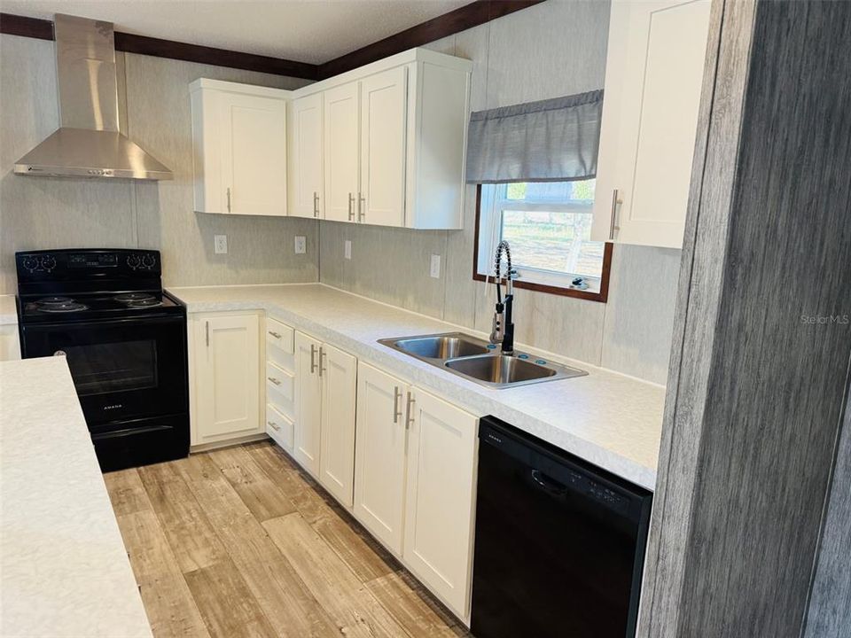 На продажу: $249,900 (4 спален, 2 ванн, 1525 Квадратных фут)