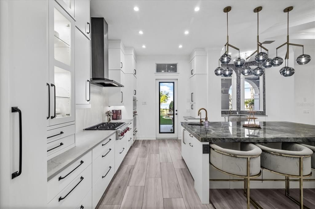 待售: $4,500,000 (5 贝兹, 6 浴室, 6517 平方英尺)