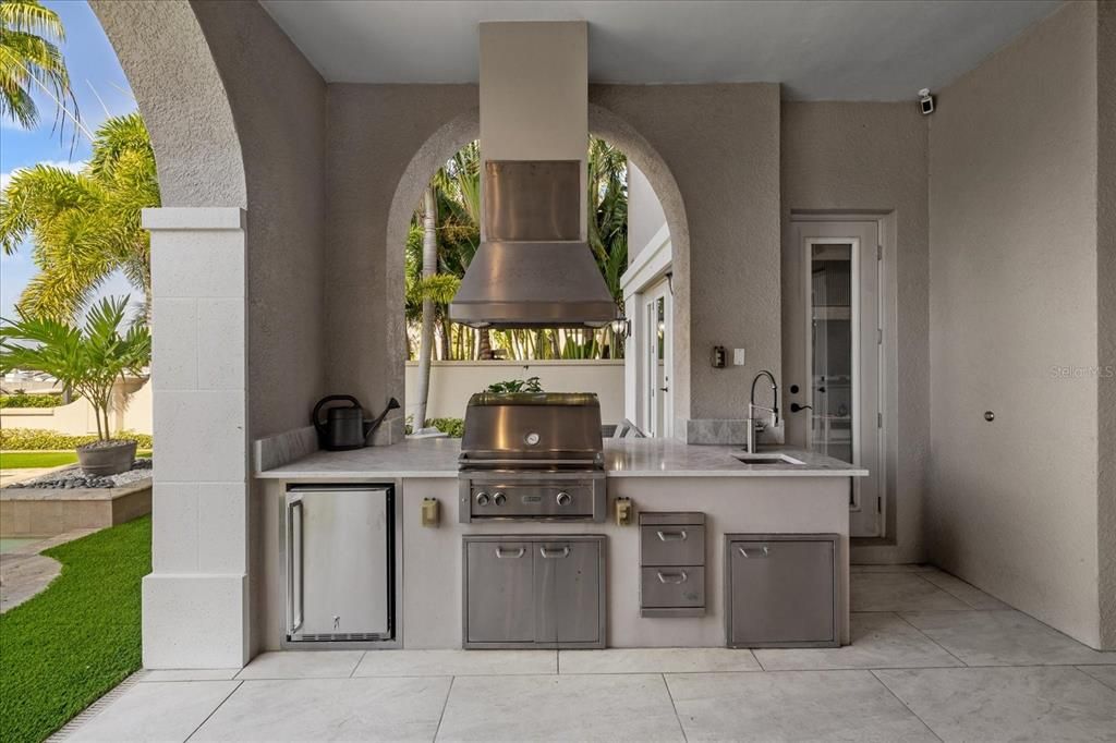 待售: $4,500,000 (5 贝兹, 6 浴室, 6517 平方英尺)