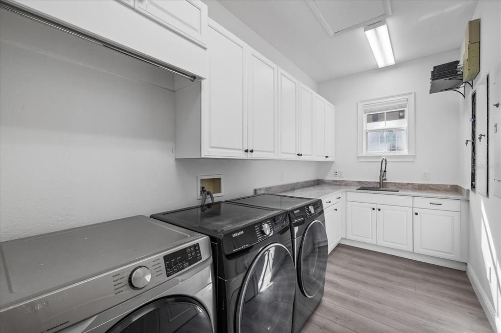 待售: $4,500,000 (5 贝兹, 6 浴室, 6517 平方英尺)