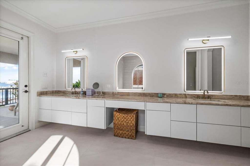 待售: $4,500,000 (5 贝兹, 6 浴室, 6517 平方英尺)