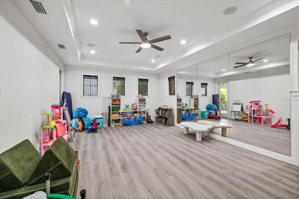 待售: $4,500,000 (5 贝兹, 6 浴室, 6517 平方英尺)