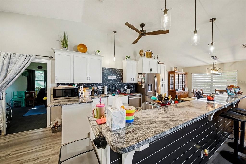 На продажу: $230,000 (2 спален, 2 ванн, 1310 Квадратных фут)