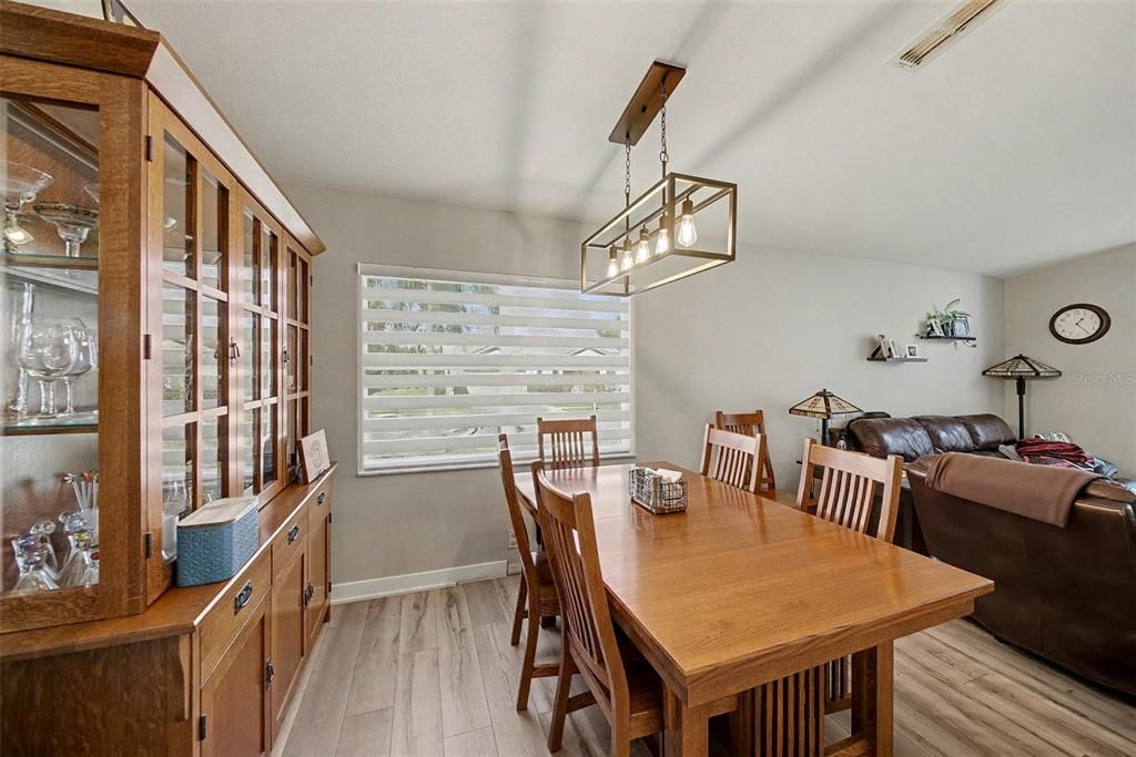 На продажу: $230,000 (2 спален, 2 ванн, 1310 Квадратных фут)