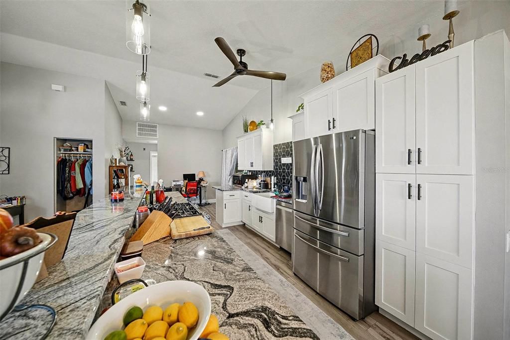 На продажу: $230,000 (2 спален, 2 ванн, 1310 Квадратных фут)