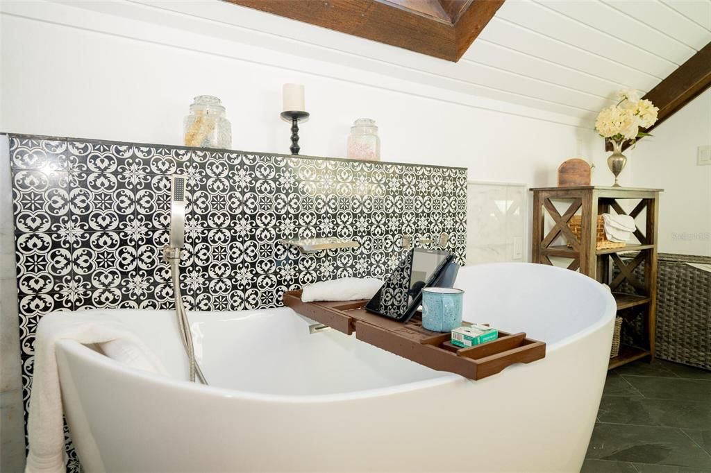 For Sale: $580,000 (4 beds, 2 baths, 2610 Square Feet)