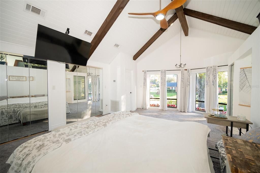 For Sale: $580,000 (4 beds, 2 baths, 2610 Square Feet)