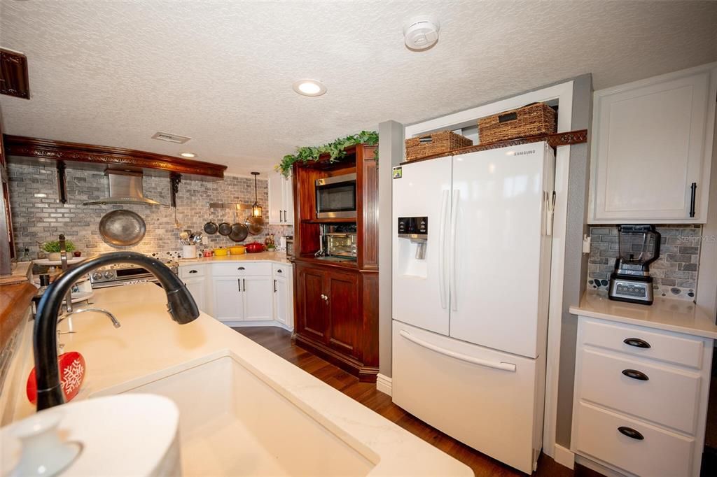 For Sale: $580,000 (4 beds, 2 baths, 2610 Square Feet)