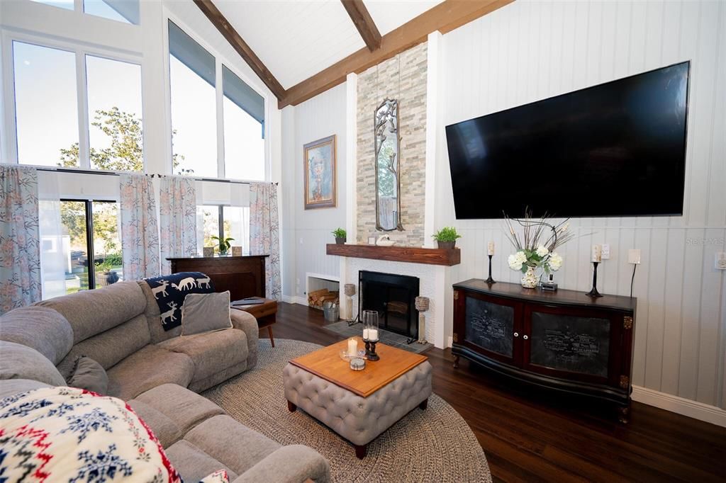 For Sale: $580,000 (4 beds, 2 baths, 2610 Square Feet)