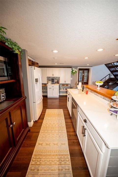 For Sale: $580,000 (4 beds, 2 baths, 2610 Square Feet)