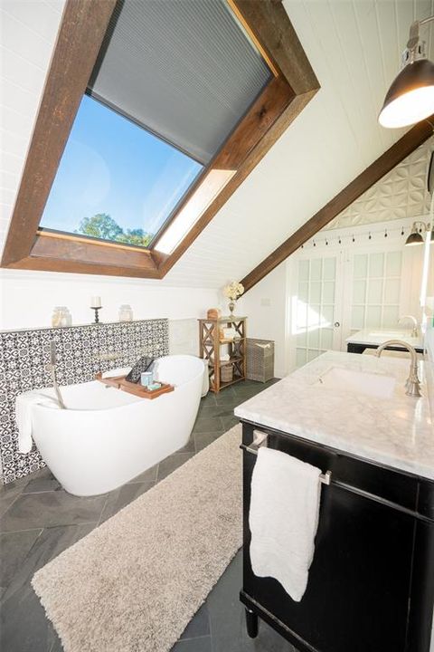 For Sale: $580,000 (4 beds, 2 baths, 2610 Square Feet)