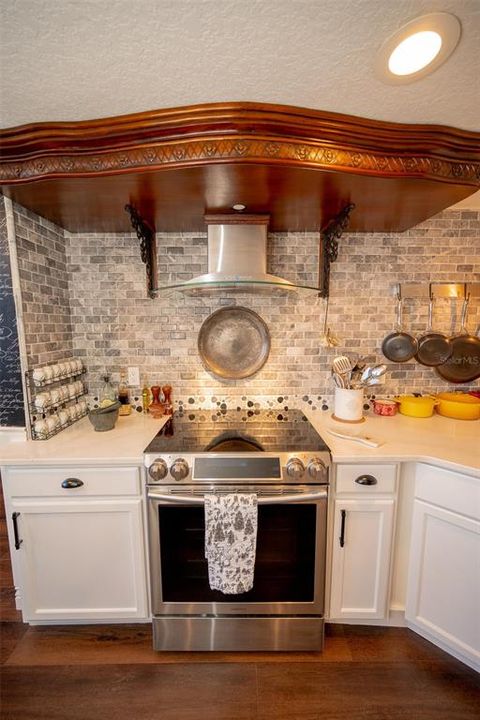 For Sale: $580,000 (4 beds, 2 baths, 2610 Square Feet)