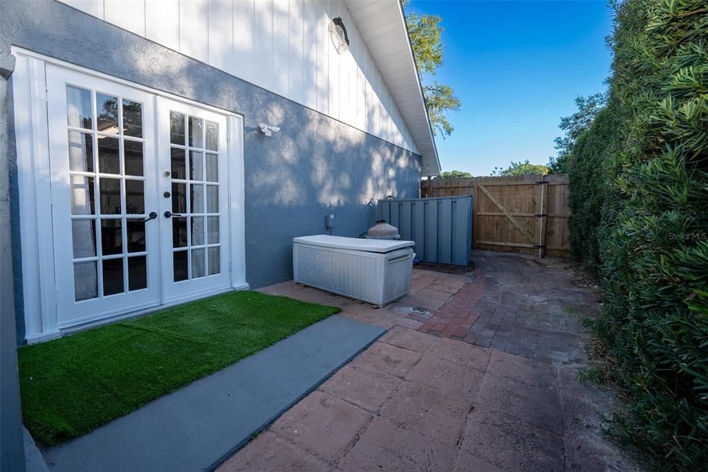 For Sale: $580,000 (4 beds, 2 baths, 2610 Square Feet)