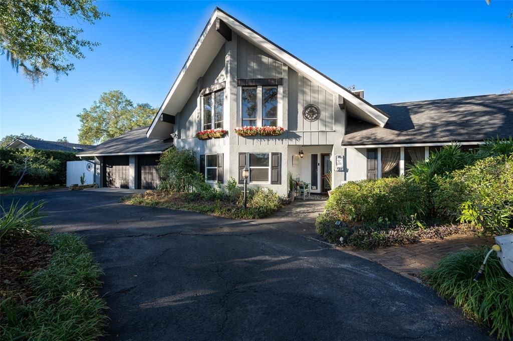 For Sale: $580,000 (4 beds, 2 baths, 2610 Square Feet)