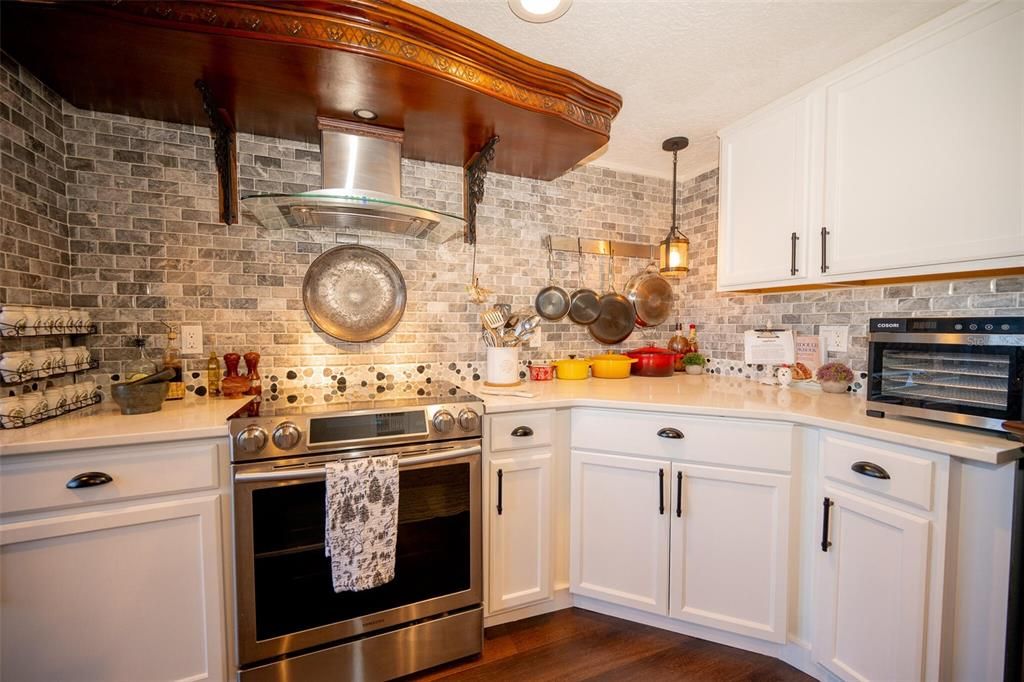 For Sale: $580,000 (4 beds, 2 baths, 2610 Square Feet)