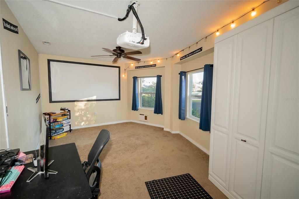 For Sale: $580,000 (4 beds, 2 baths, 2610 Square Feet)