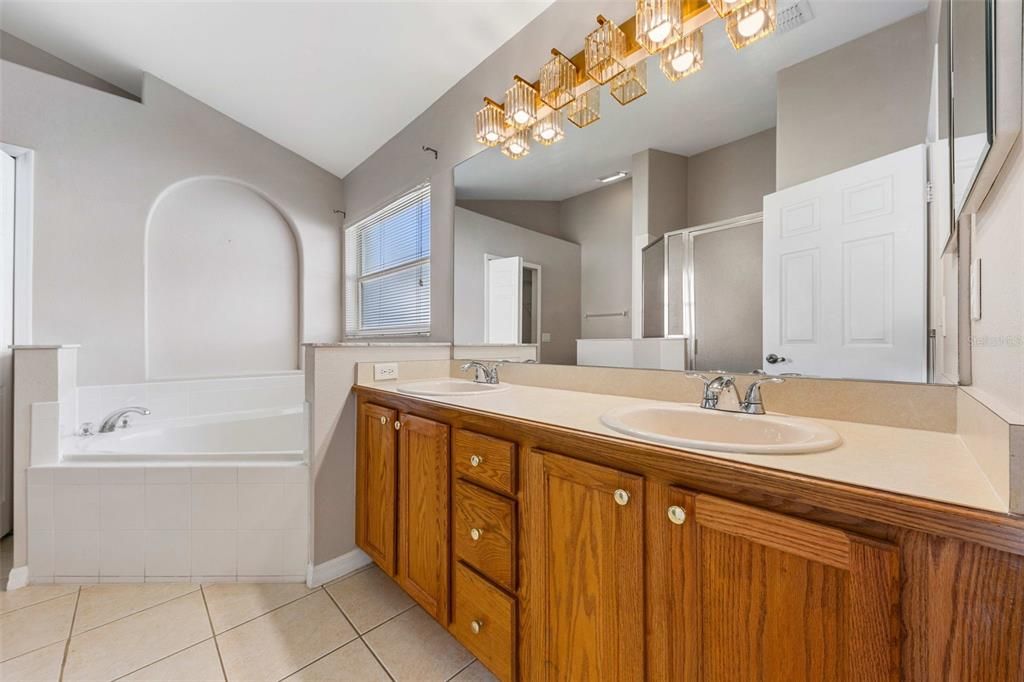 For Sale: $415,000 (4 beds, 3 baths, 1778 Square Feet)