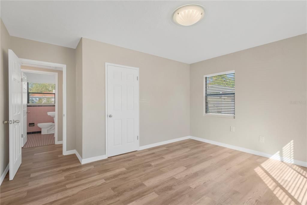 待售: $410,000 (2 贝兹, 1 浴室, 1218 平方英尺)