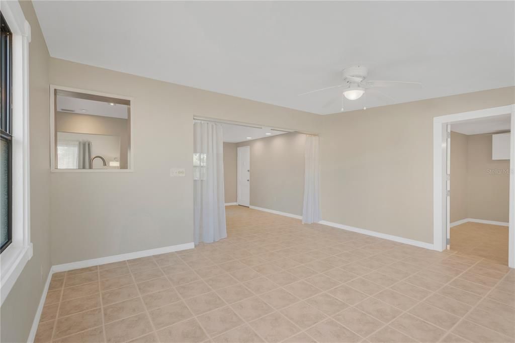 待售: $410,000 (2 贝兹, 1 浴室, 1218 平方英尺)