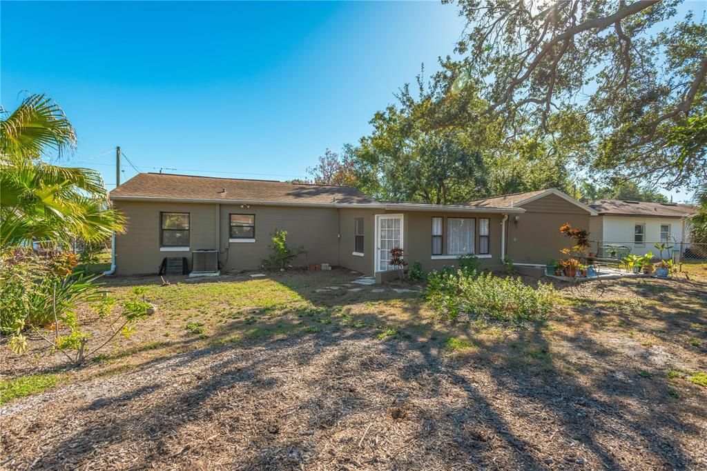 待售: $410,000 (2 贝兹, 1 浴室, 1218 平方英尺)