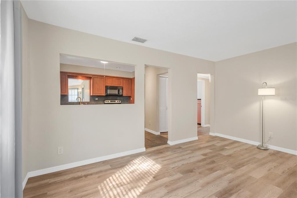 待售: $410,000 (2 贝兹, 1 浴室, 1218 平方英尺)