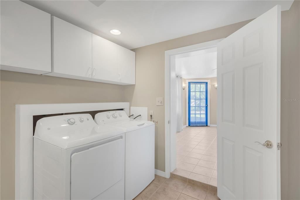 待售: $410,000 (2 贝兹, 1 浴室, 1218 平方英尺)