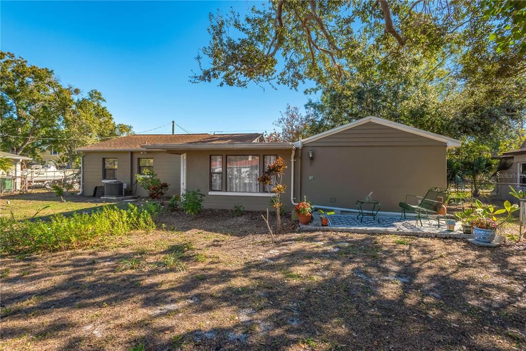 待售: $410,000 (2 贝兹, 1 浴室, 1218 平方英尺)