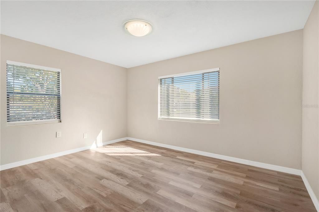 待售: $410,000 (2 贝兹, 1 浴室, 1218 平方英尺)