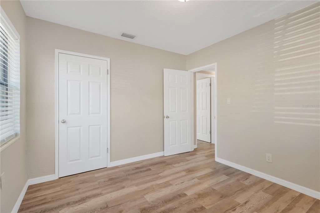 待售: $410,000 (2 贝兹, 1 浴室, 1218 平方英尺)