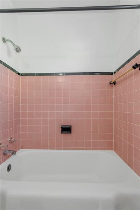 待售: $410,000 (2 贝兹, 1 浴室, 1218 平方英尺)