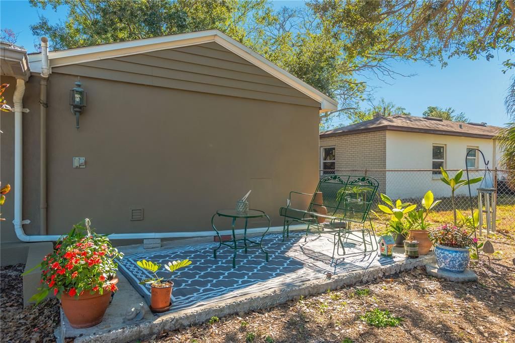 待售: $410,000 (2 贝兹, 1 浴室, 1218 平方英尺)