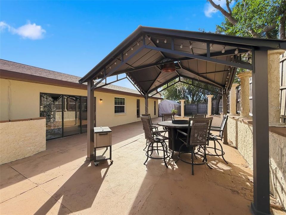 For Sale: $385,000 (4 beds, 2 baths, 1964 Square Feet)