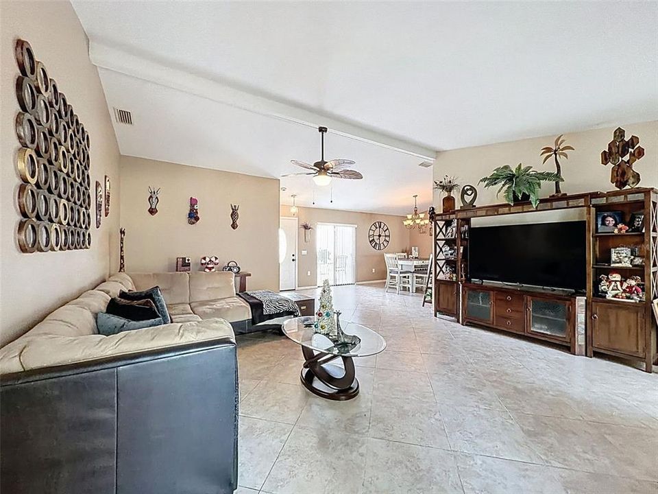 For Sale: $385,000 (4 beds, 2 baths, 1964 Square Feet)