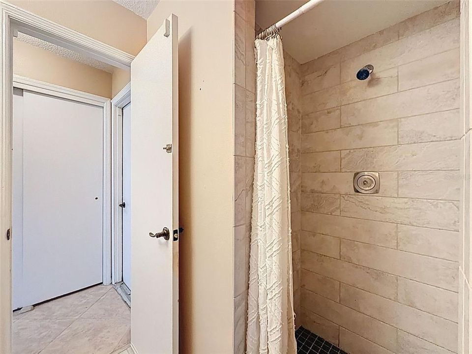 For Sale: $385,000 (4 beds, 2 baths, 1964 Square Feet)