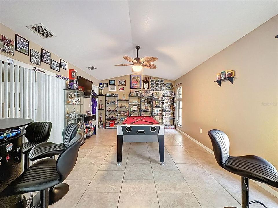 For Sale: $385,000 (4 beds, 2 baths, 1964 Square Feet)