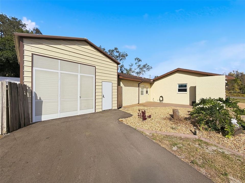 For Sale: $385,000 (4 beds, 2 baths, 1964 Square Feet)