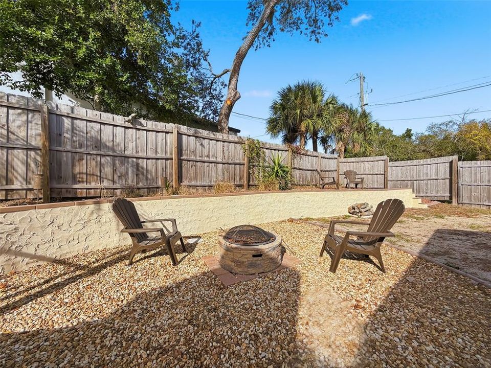 For Sale: $385,000 (4 beds, 2 baths, 1964 Square Feet)