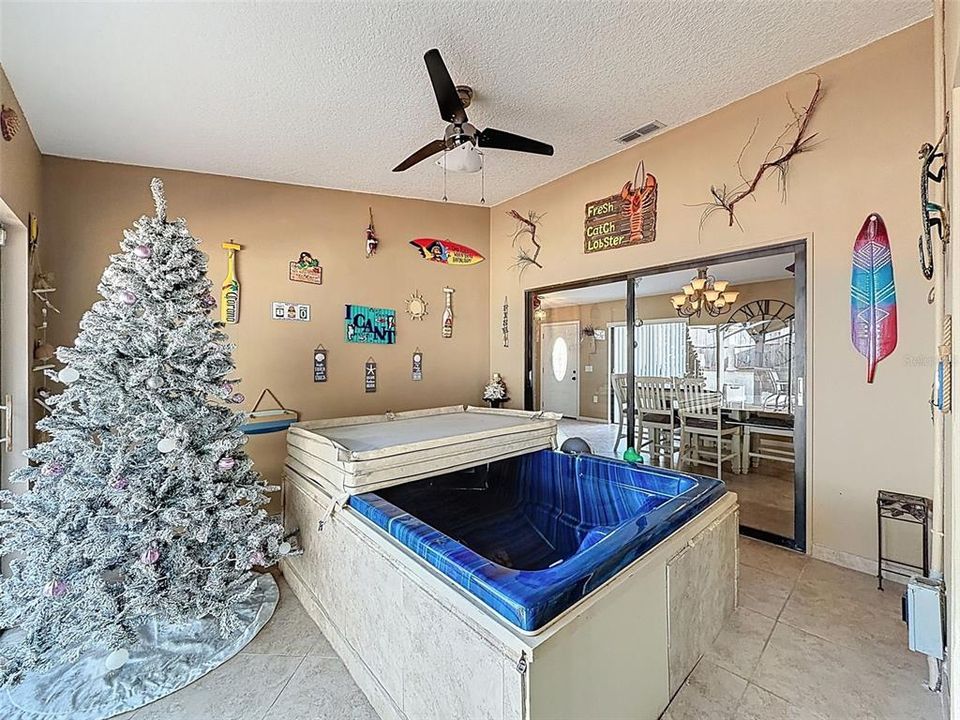 For Sale: $385,000 (4 beds, 2 baths, 1964 Square Feet)