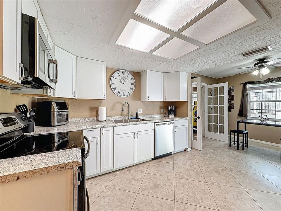 For Sale: $385,000 (4 beds, 2 baths, 1964 Square Feet)