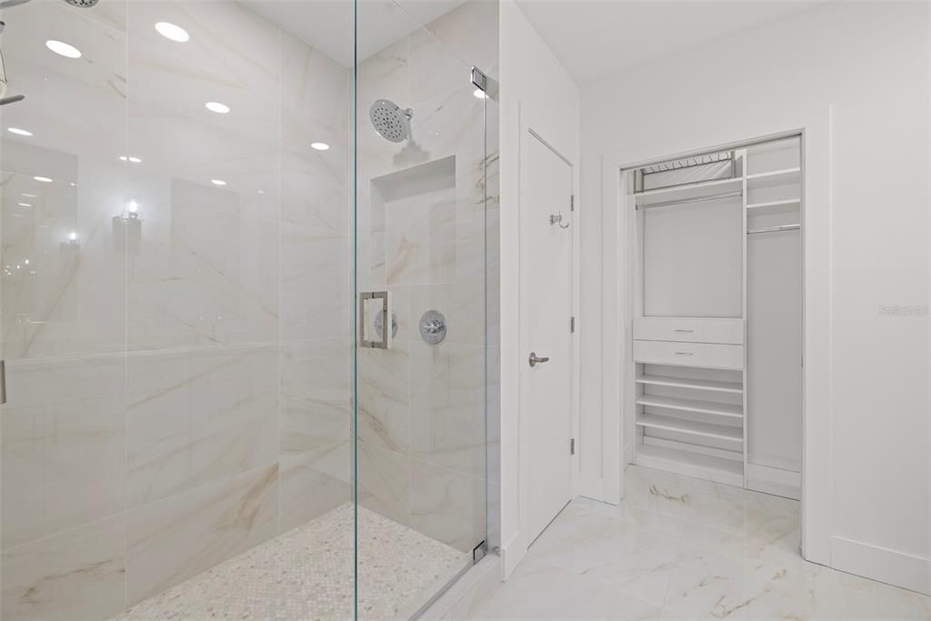 出租: $3,100 (2 贝兹, 2 浴室, 1038 平方英尺)